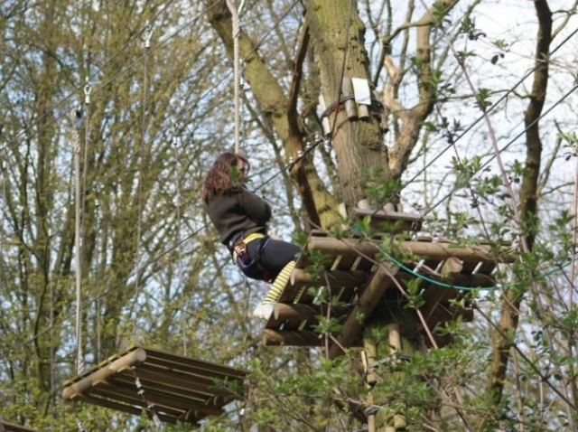 Sur les passerelles du parc de loisir